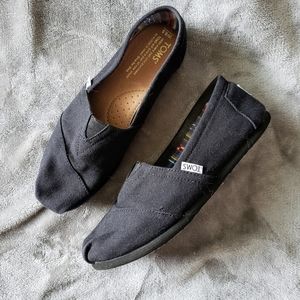 TOMS classic black canvas shoes